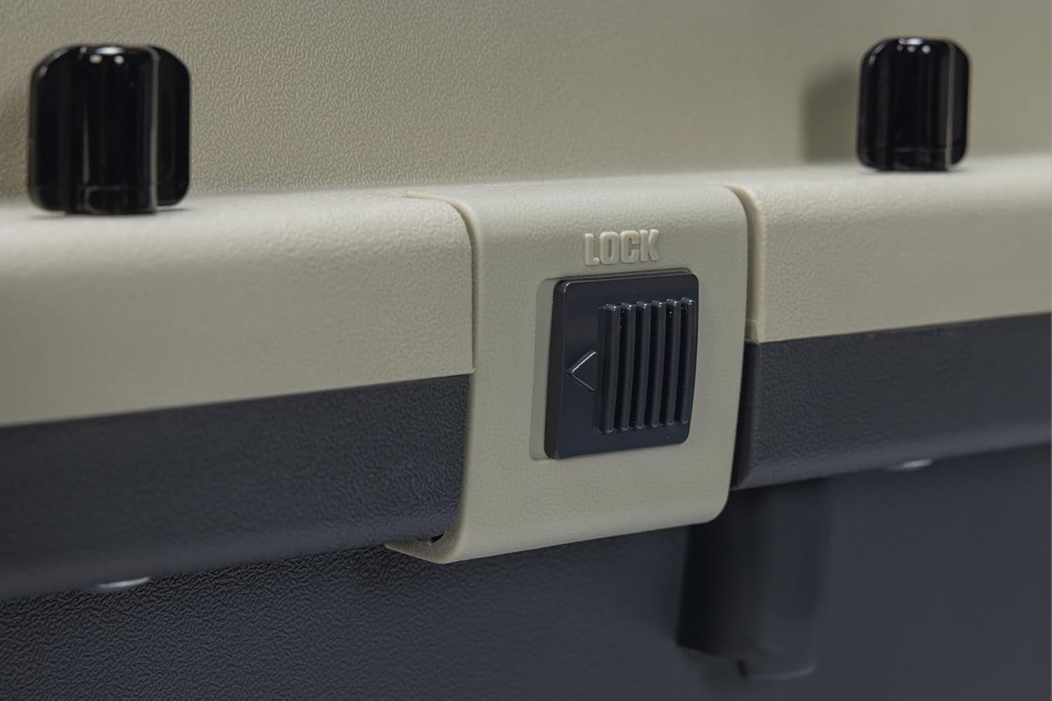 Lockable Durable Large Dog Travel Crate IATA Approved 91x60x74cm