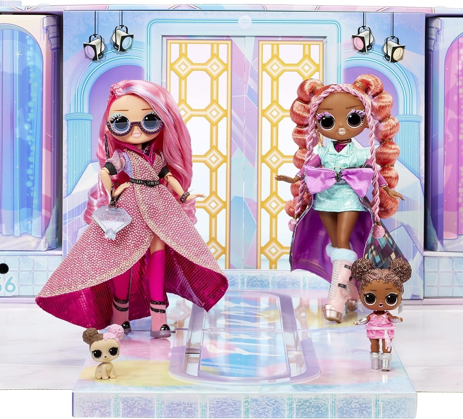 Fashion Show Mega Runway Playset 12 Dolls 80 Surprises 4in1