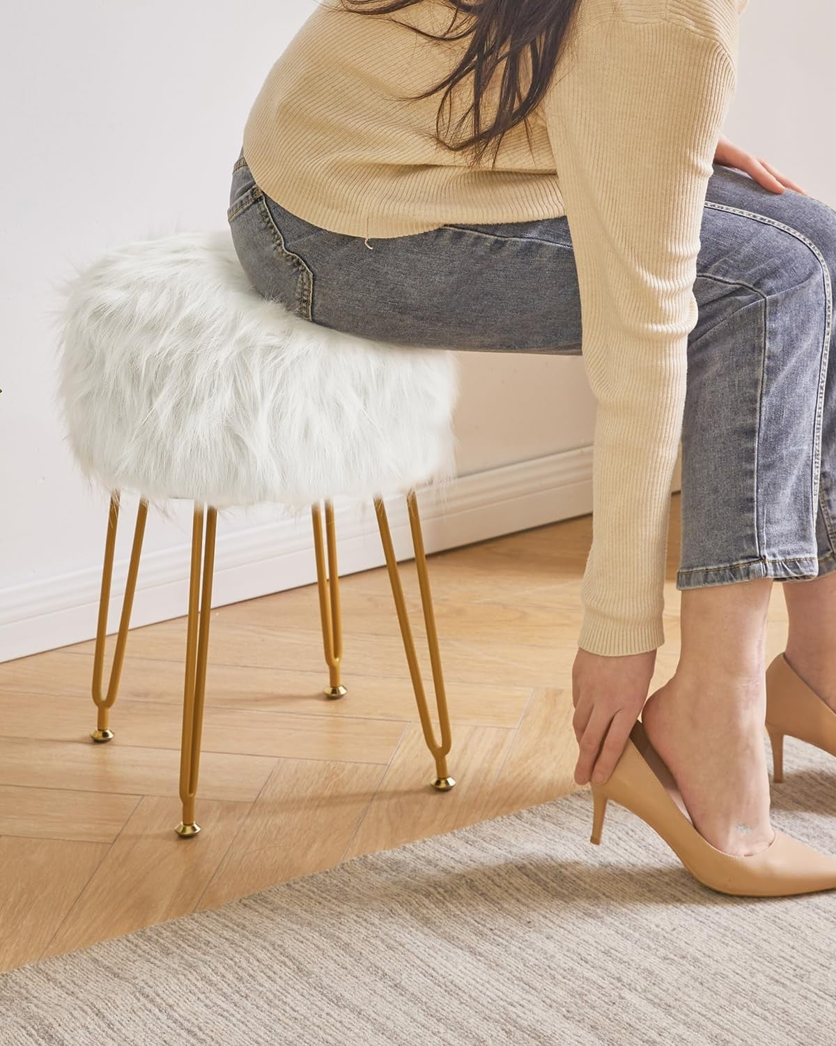 White Round Vanity Stool with Storage – Soft Furry Seat & Metal Legs