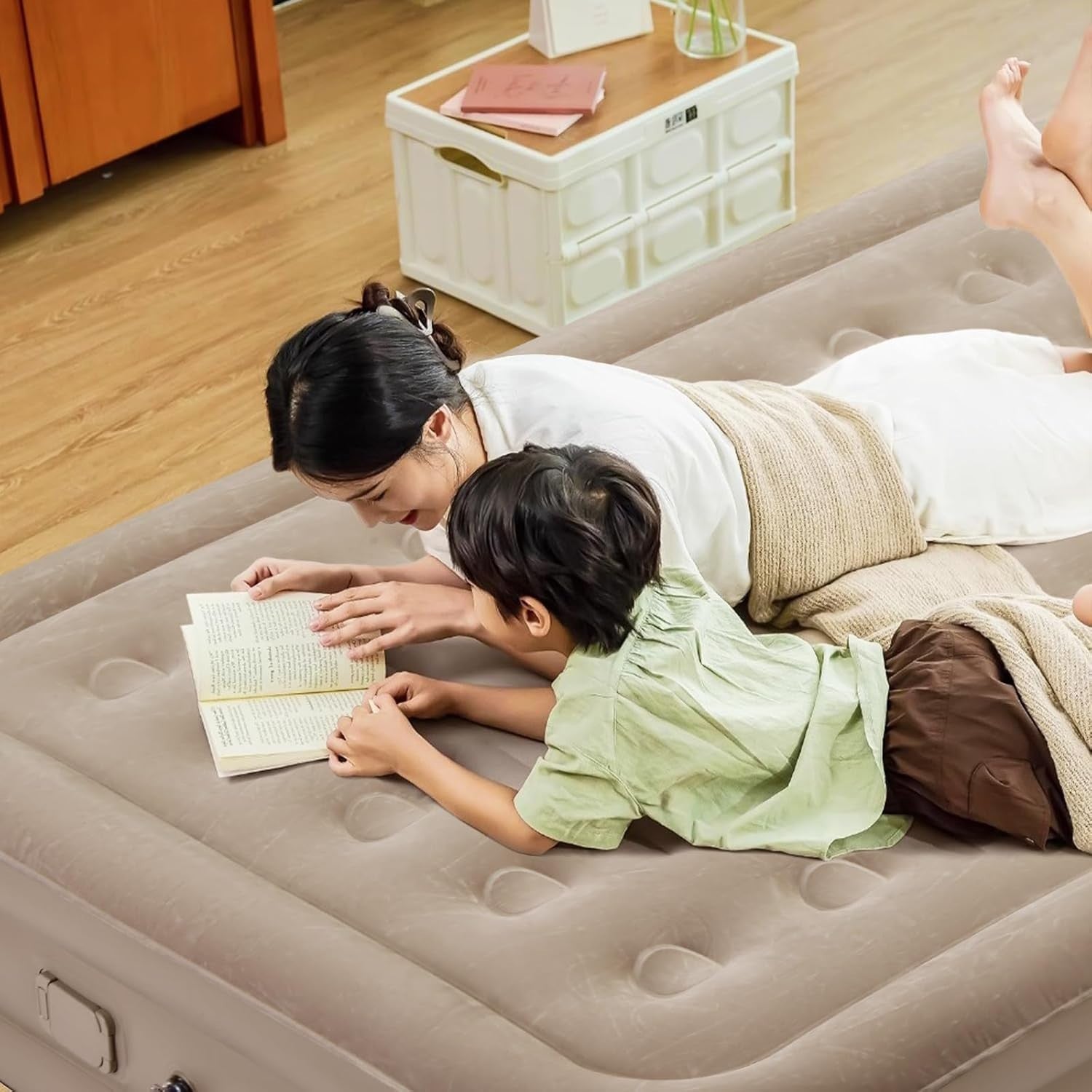 Double Inflatable Air Mattress with Built-in Pump, Pillows & Flocked Top