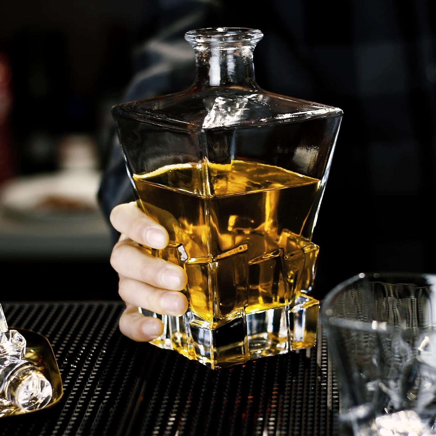 Premium Square Whiskey Decanter 820g Glass 29oz Liquor Bottle with Stopper