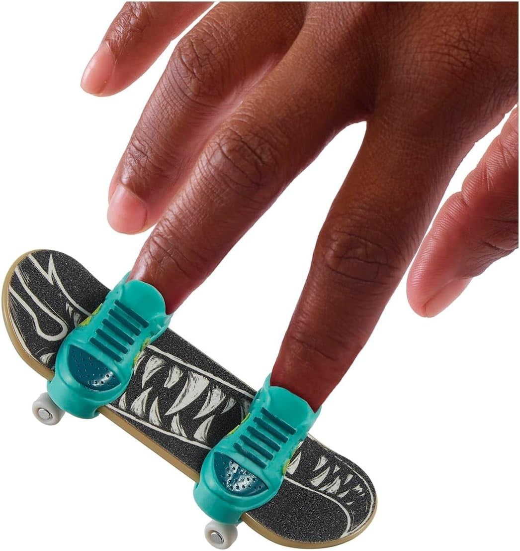 Hot Wheels Mini Skateboard 10cm Assorted Models + Shoes