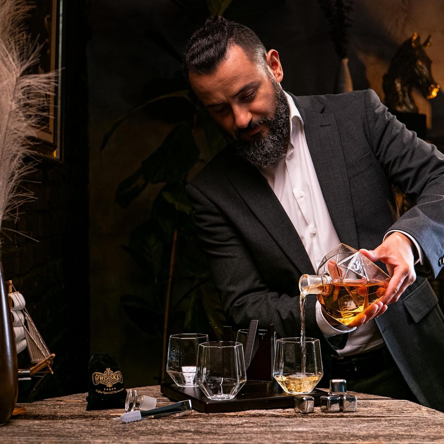 1000ml Diamond Whiskey Decanter Set with 4 Glasses Stones Luxury Men’s Gift Bar