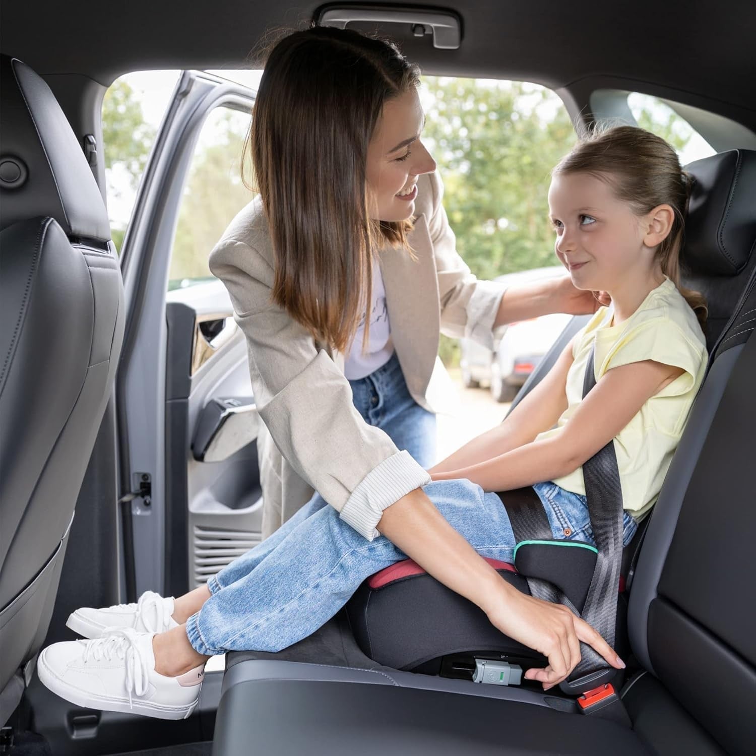 ISOFIX Booster Car Seat 22–36kg Lightweight Forward Facing Kids Seat