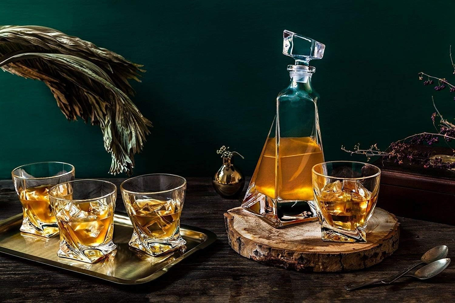 Crystal Whiskey Decanter Set 5-Piece | 22oz Carafe + 4 Old Fashioned Glasses Gif