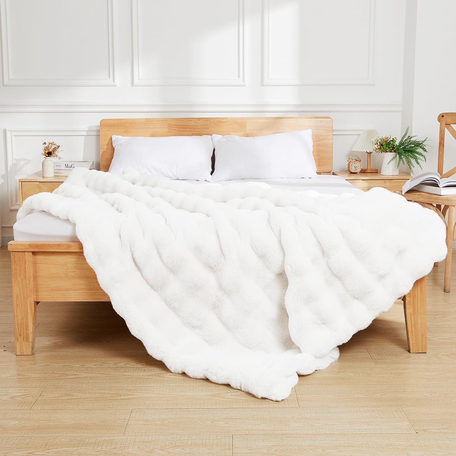 Luxury White Faux Fur Bubble Blanket Twin 152x203cm Ultra Soft Cozy