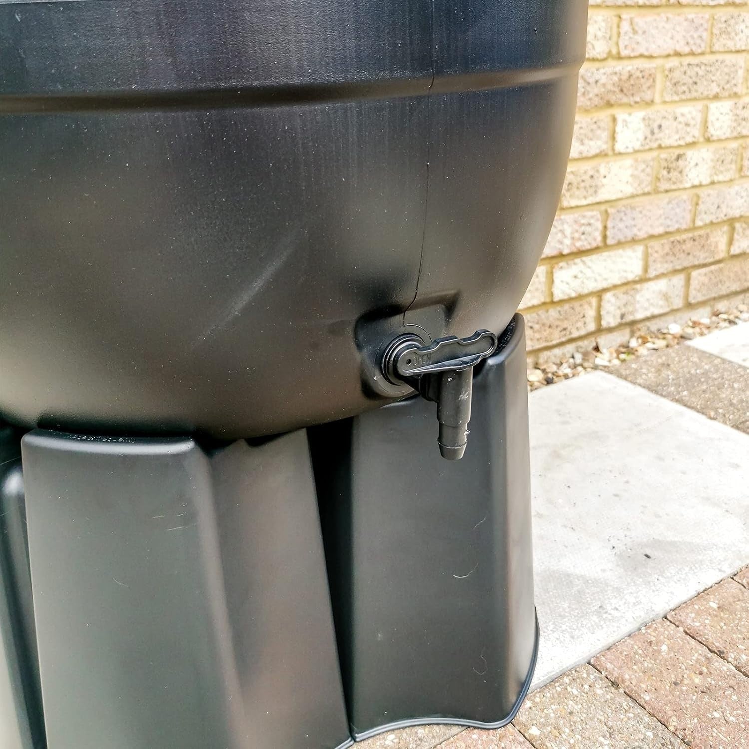 210L Garden Water Butt With Tap Lockable Lid Outdoor Rain Collector Black