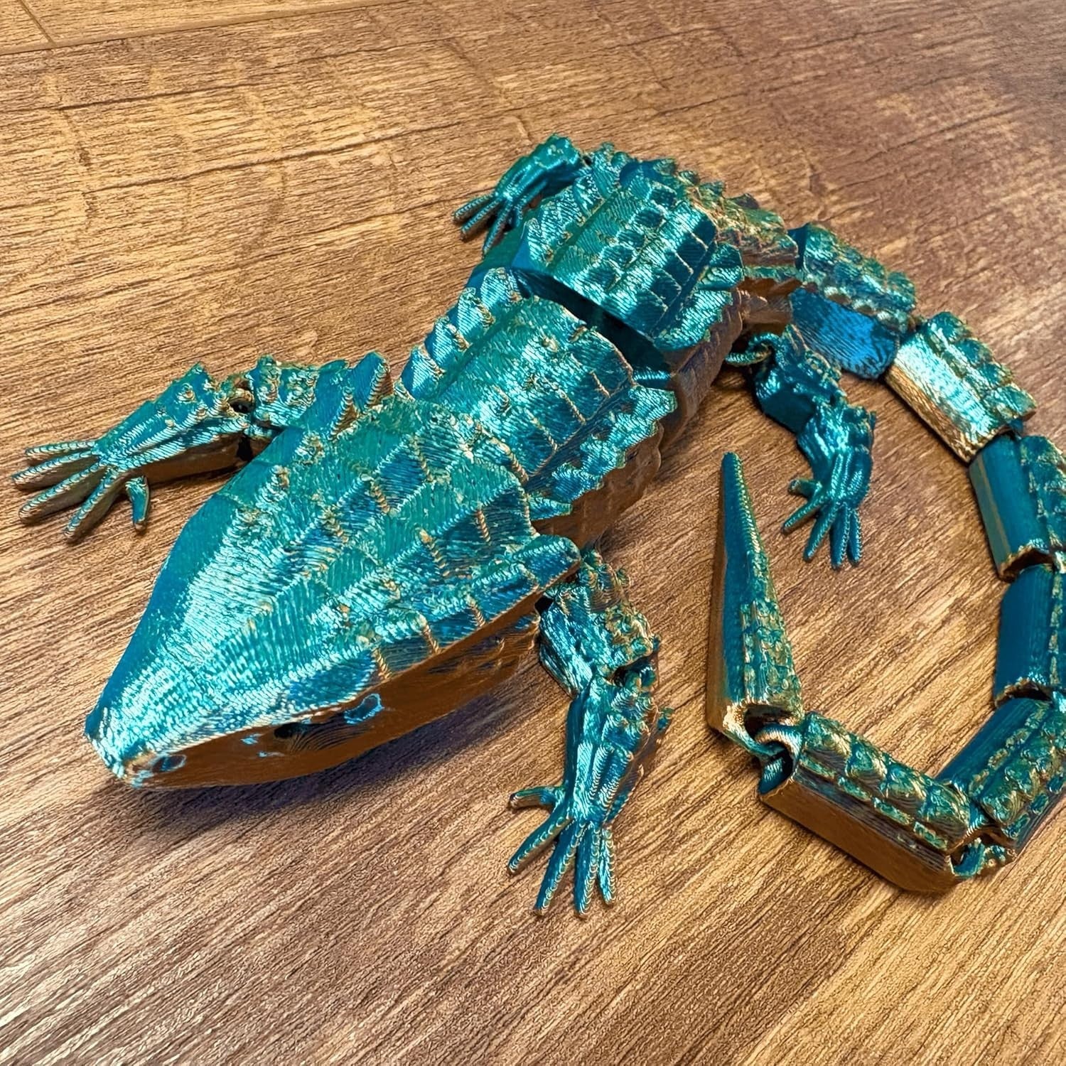 Emerald Lizard Fidget Articulated Colour Changing Sensory Toy