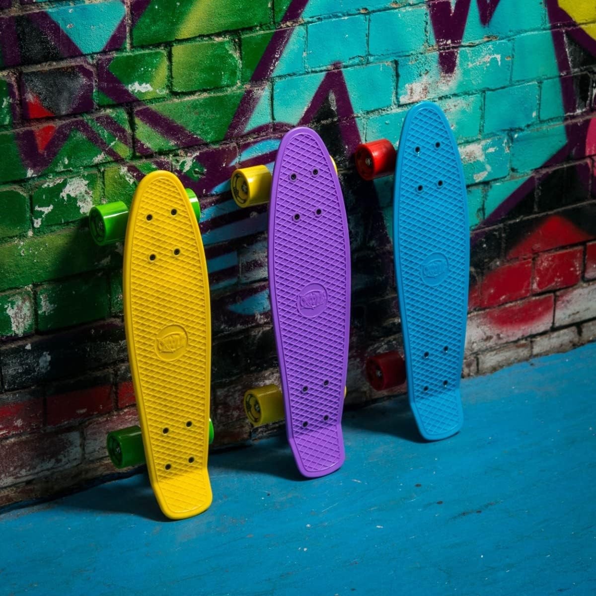 22in Retro Cruiser Skateboard for Kids Beginner Plastic Deck Purple