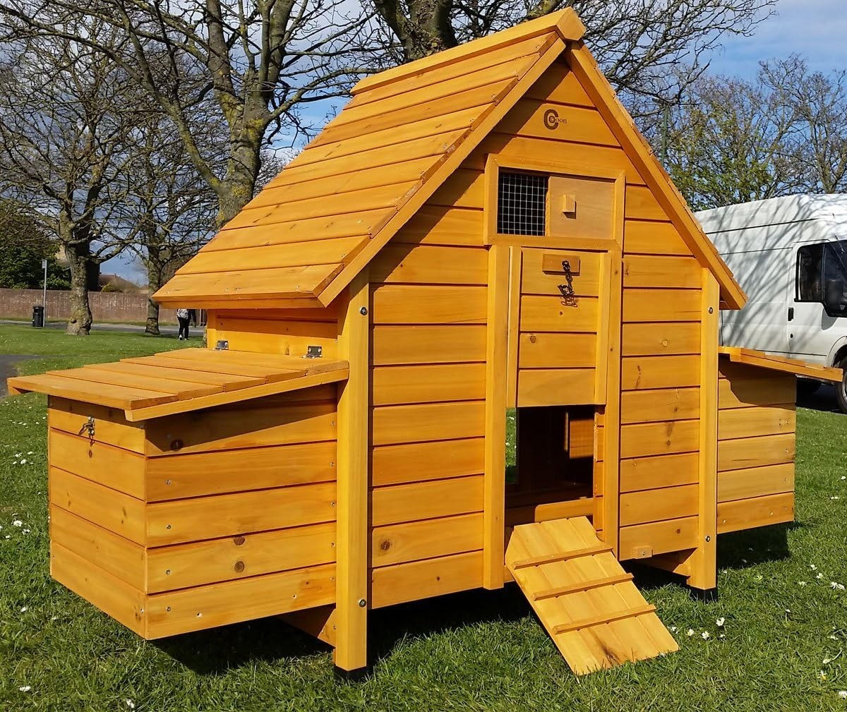 Wooden Chicken Coop 4 Nesting Boxes Easy Clean Tray Secure Hen House