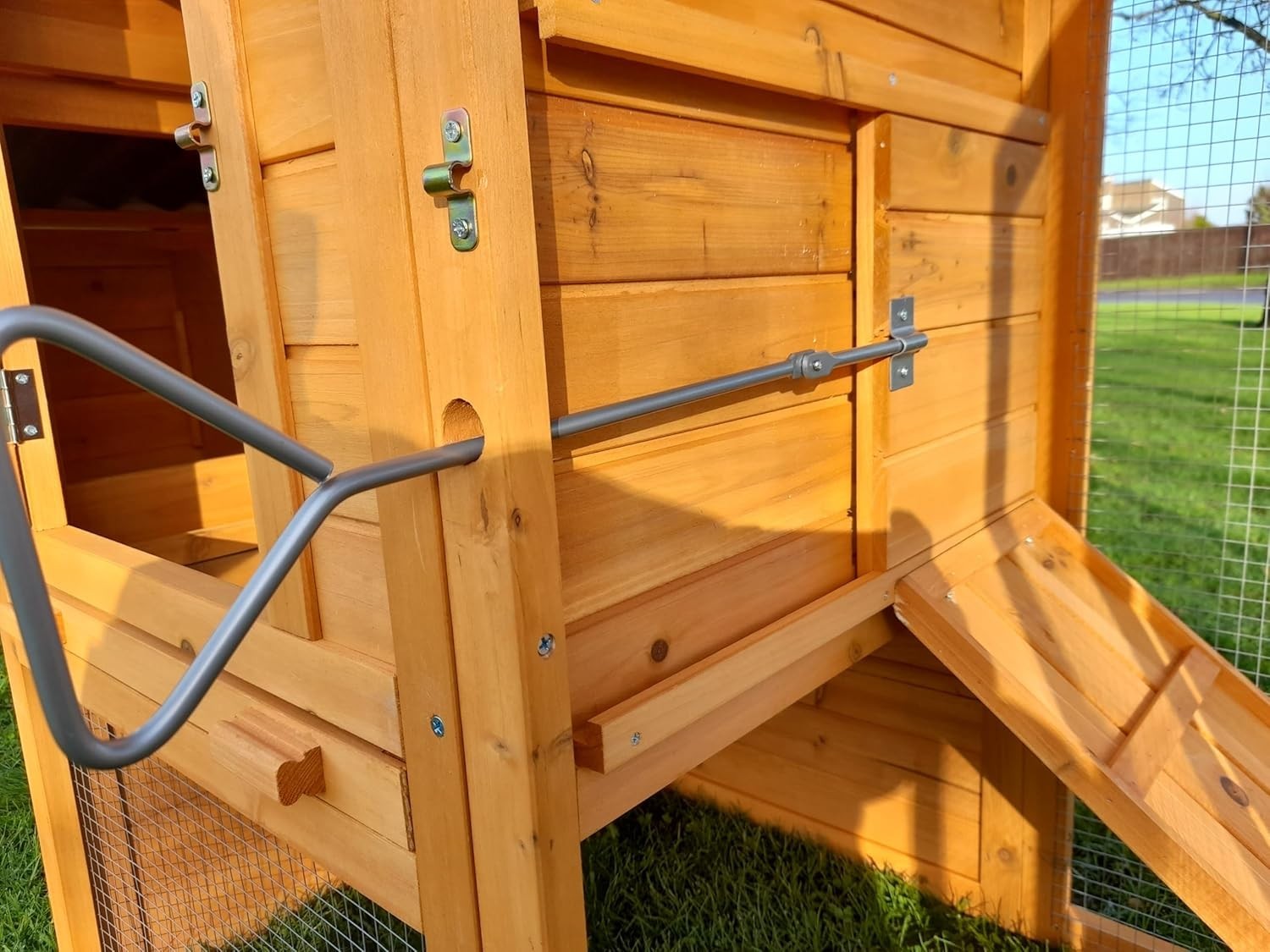 Compact Wooden Chicken Coop Covered Run Pull Out Tray 2–4 Birds