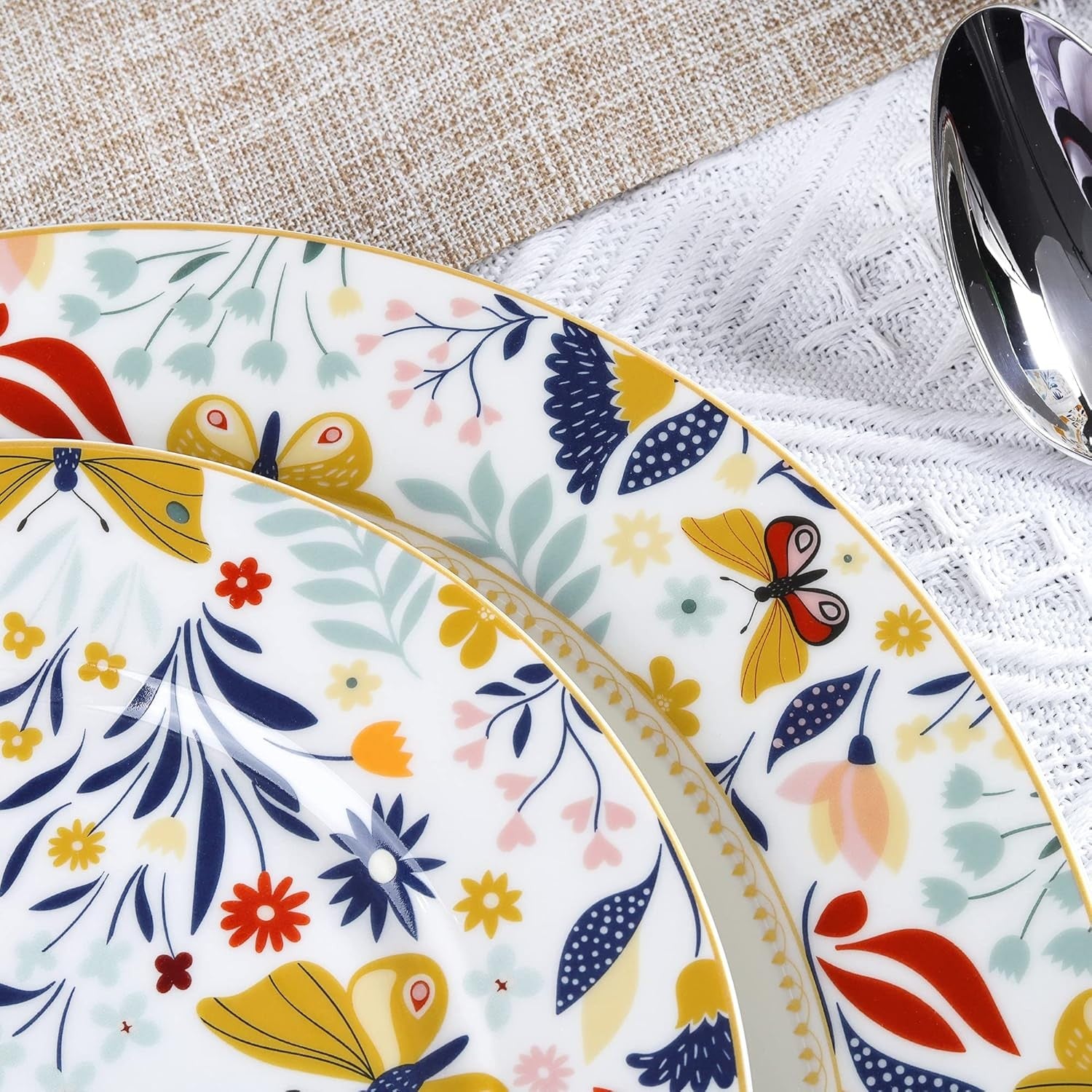 16 Piece Porcelain Dinner Set Floral Plates Bowls Mugs Vintage Dishwasher Safe