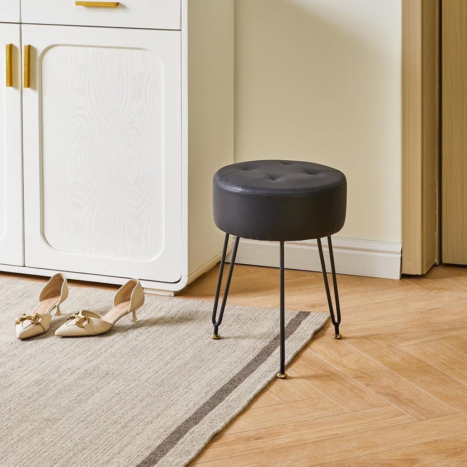 Black PU Round Footrest Stool – Velvet-Soft Vanity Seat with Gold Legs