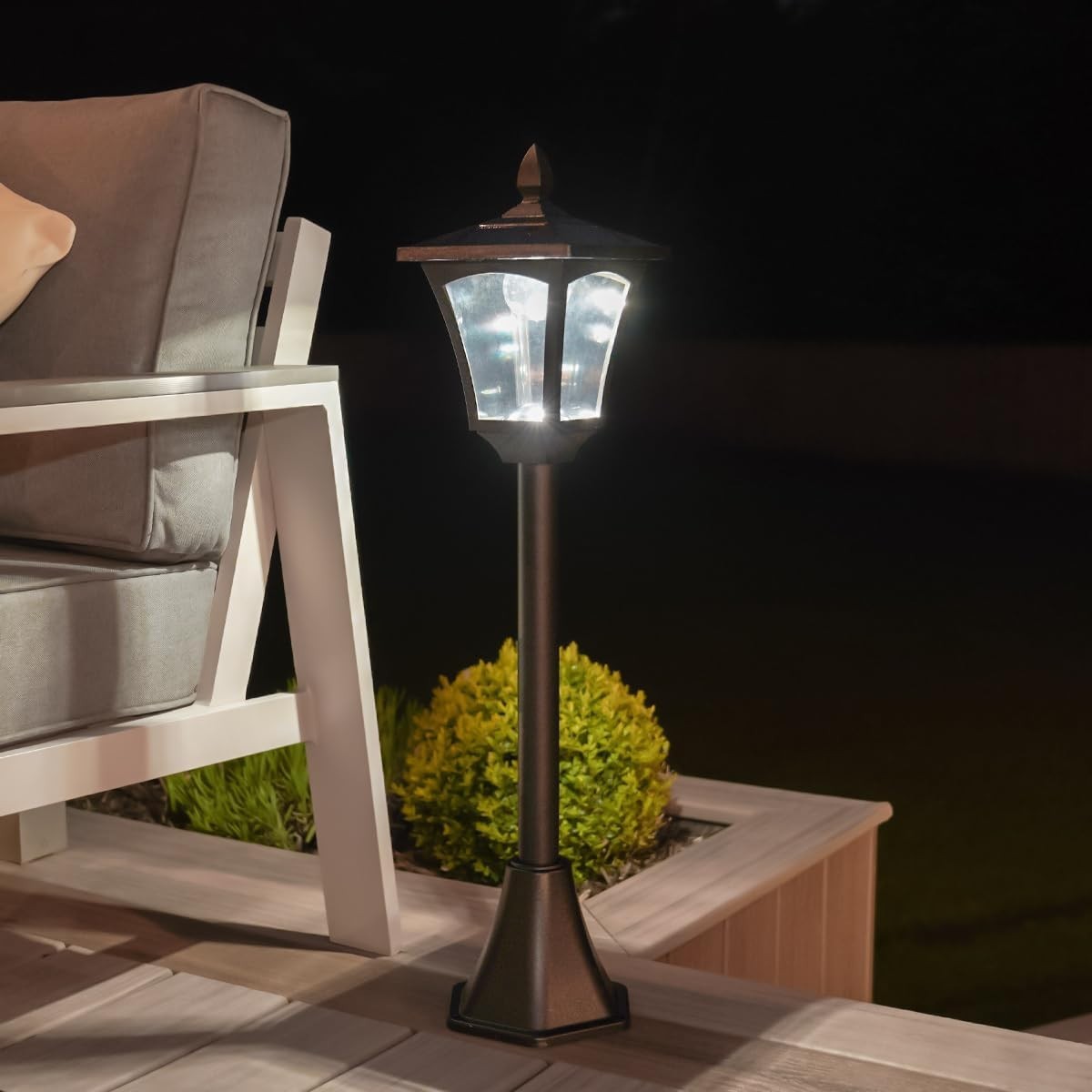 Festive Lights 4ft Solar Victorian Lamp Post IP44 Dual Brightness LED