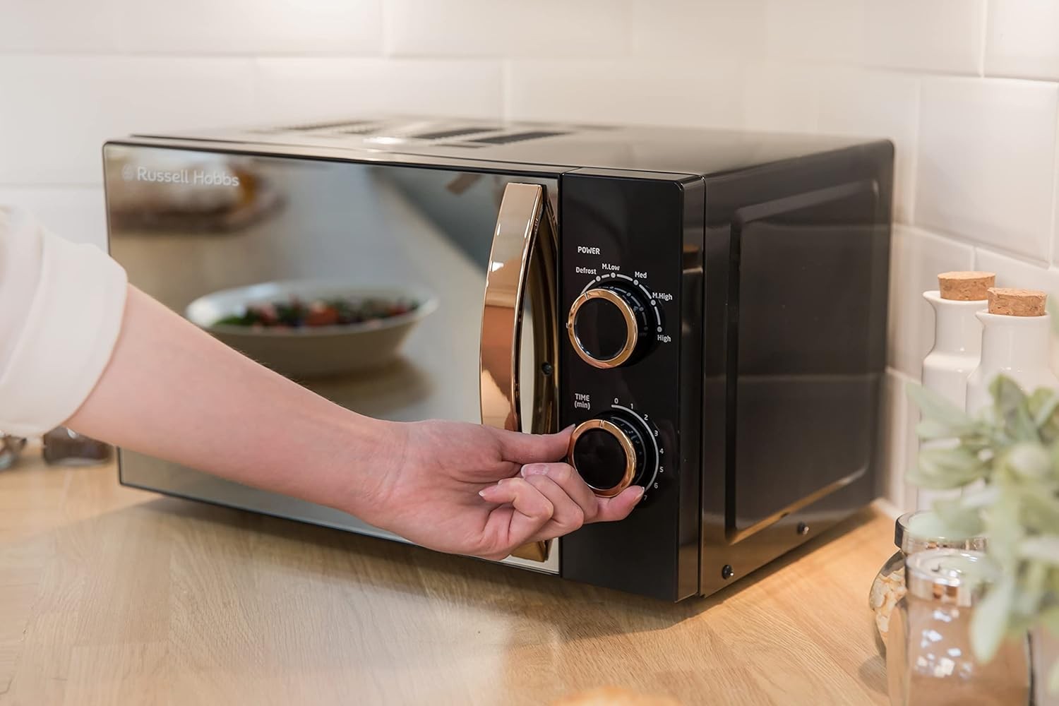 Russell Hobbs 17L 700W Solo Microwave 5 Power Levels Rose Gold