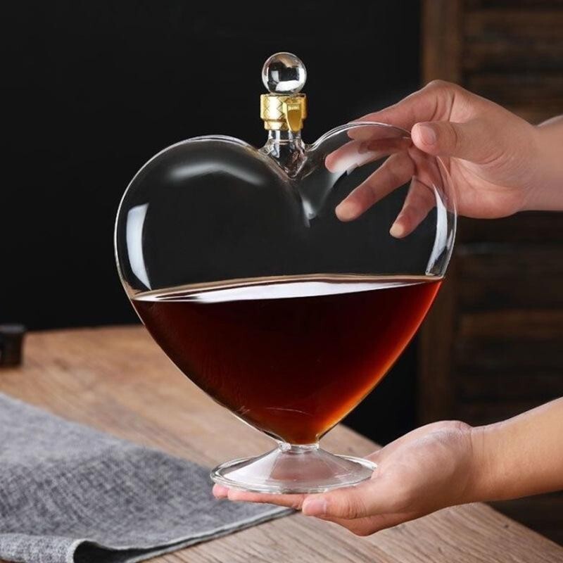Heart Shaped Glass Whiskey Decanter 1000ML | Unique Gift for Him/Her