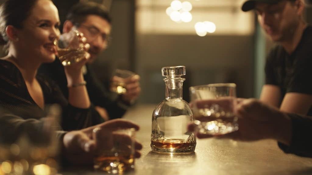 1L Whiskey Decanter Gift Set with 4 Glasses | Premium Crystal Mountain Design