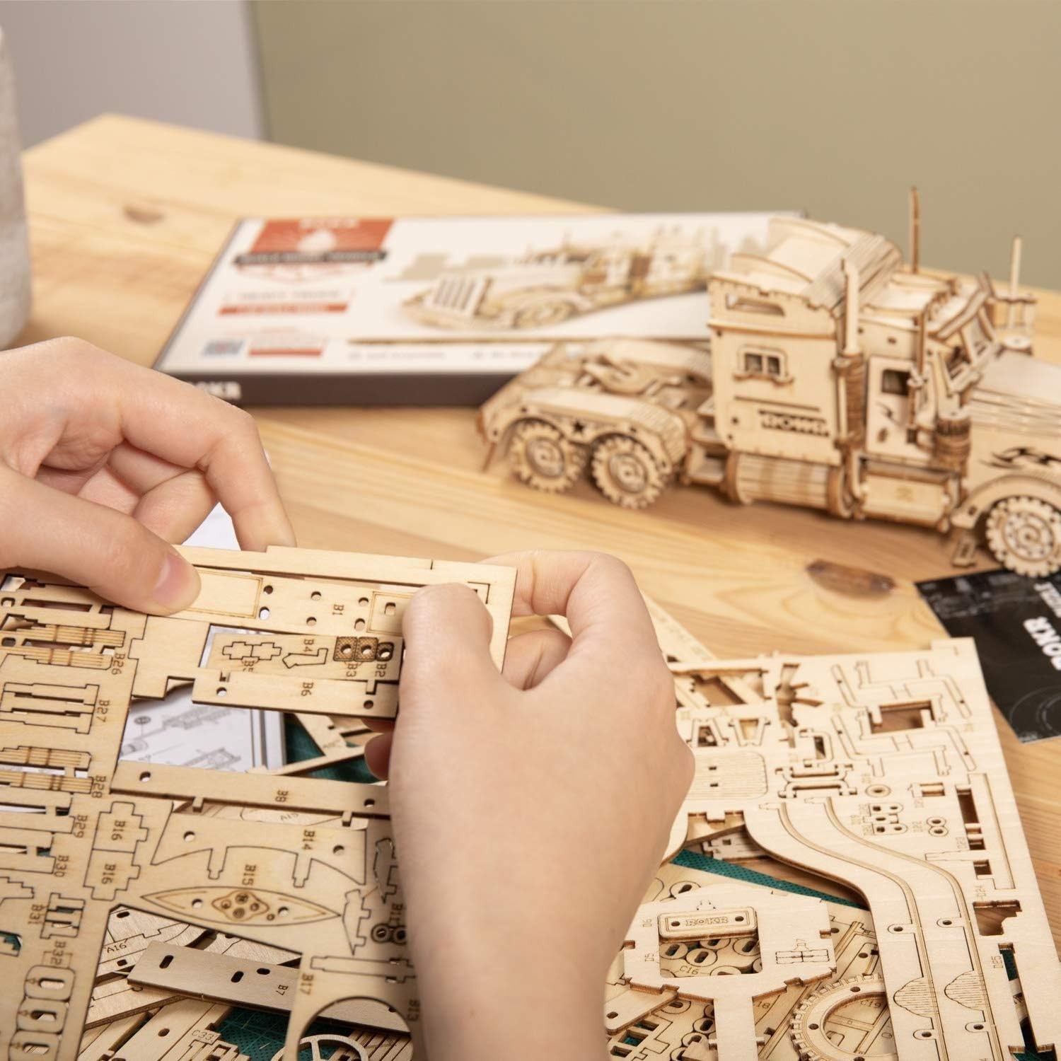 3D Wooden Truck Model Kit – Durable, Laser-Cut, Fun & Educational Gift