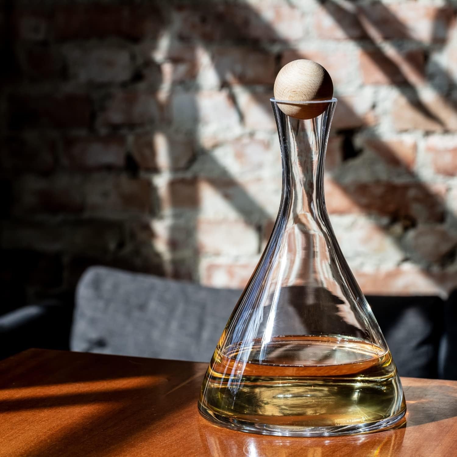Luxury 1L Crystal Wine Decanter with Wooden Stopper | Elegant Red Wine Carafe