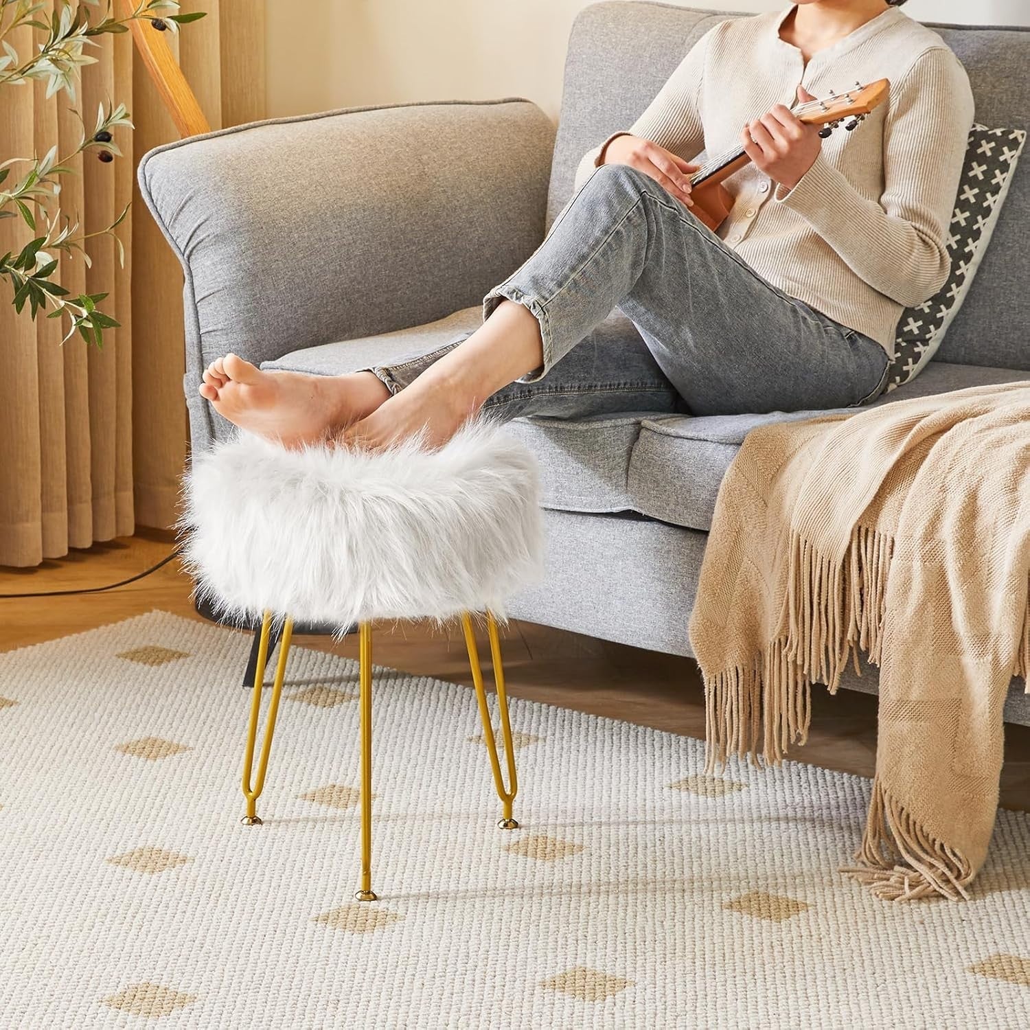 White Faux Fur Vanity Stool with Storage – Round Makeup Ottoman with Metal Legs