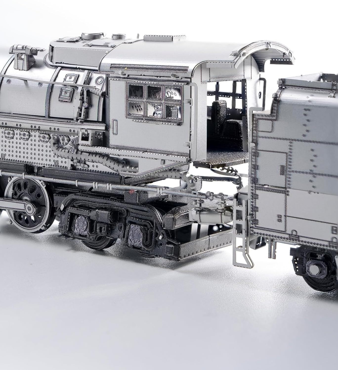3D Metal Steam Locomotive Puzzle DIY Train Model Kit 646PCS Display