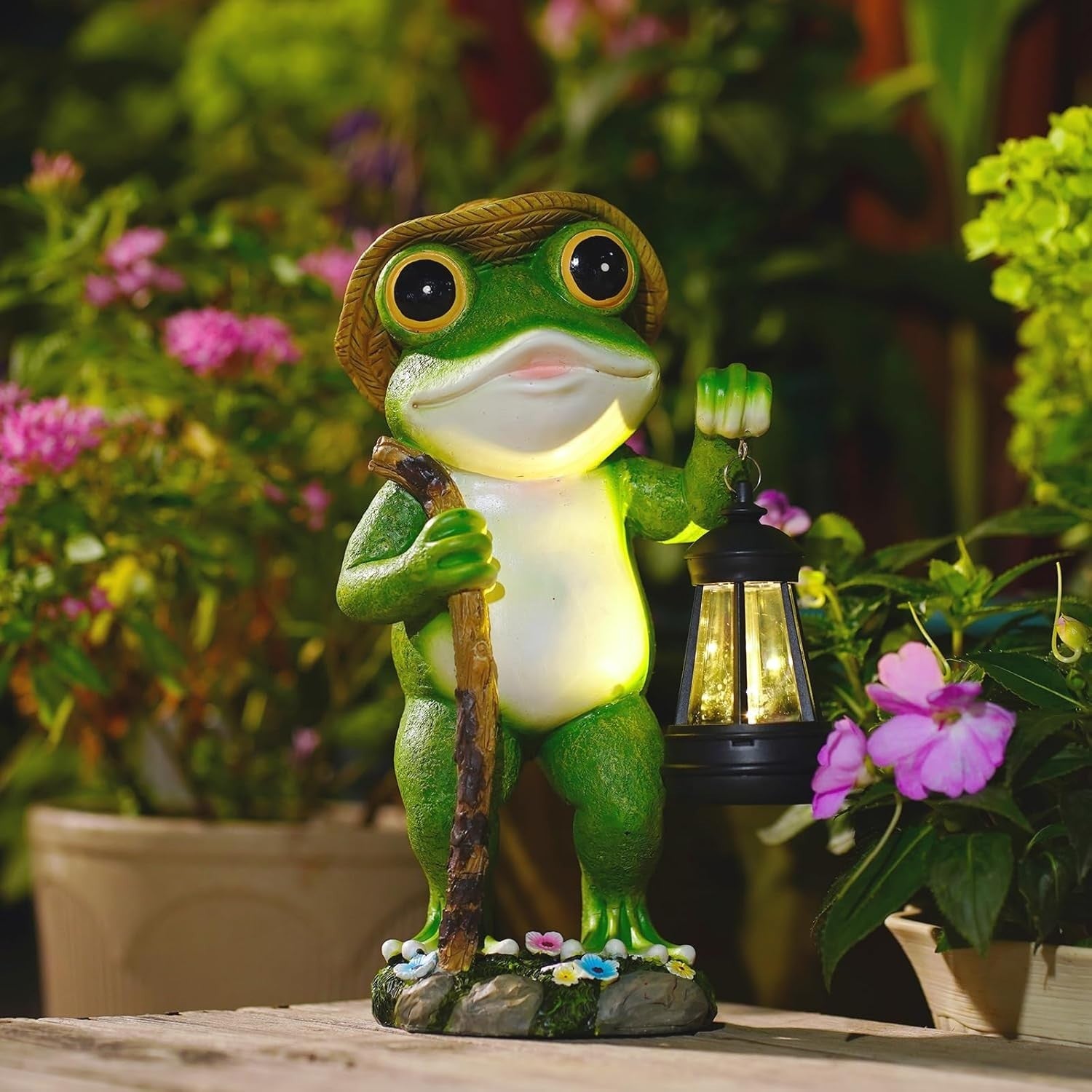 Solar Frog Garden Statue with Lantern – Resin Outdoor Decor