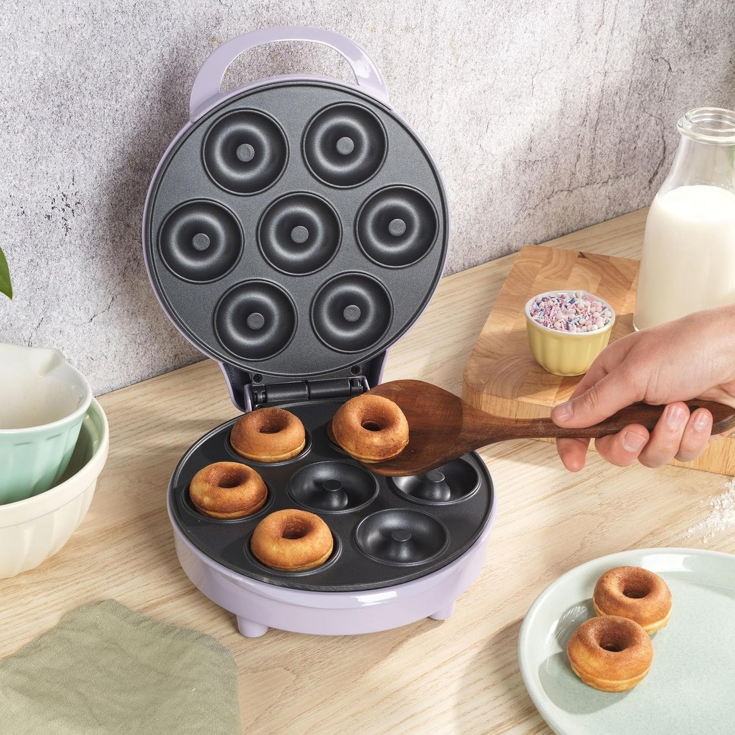 Mini 7-Donut Maker Non-Stick Breakfast Machine | 1000W Easy Clean