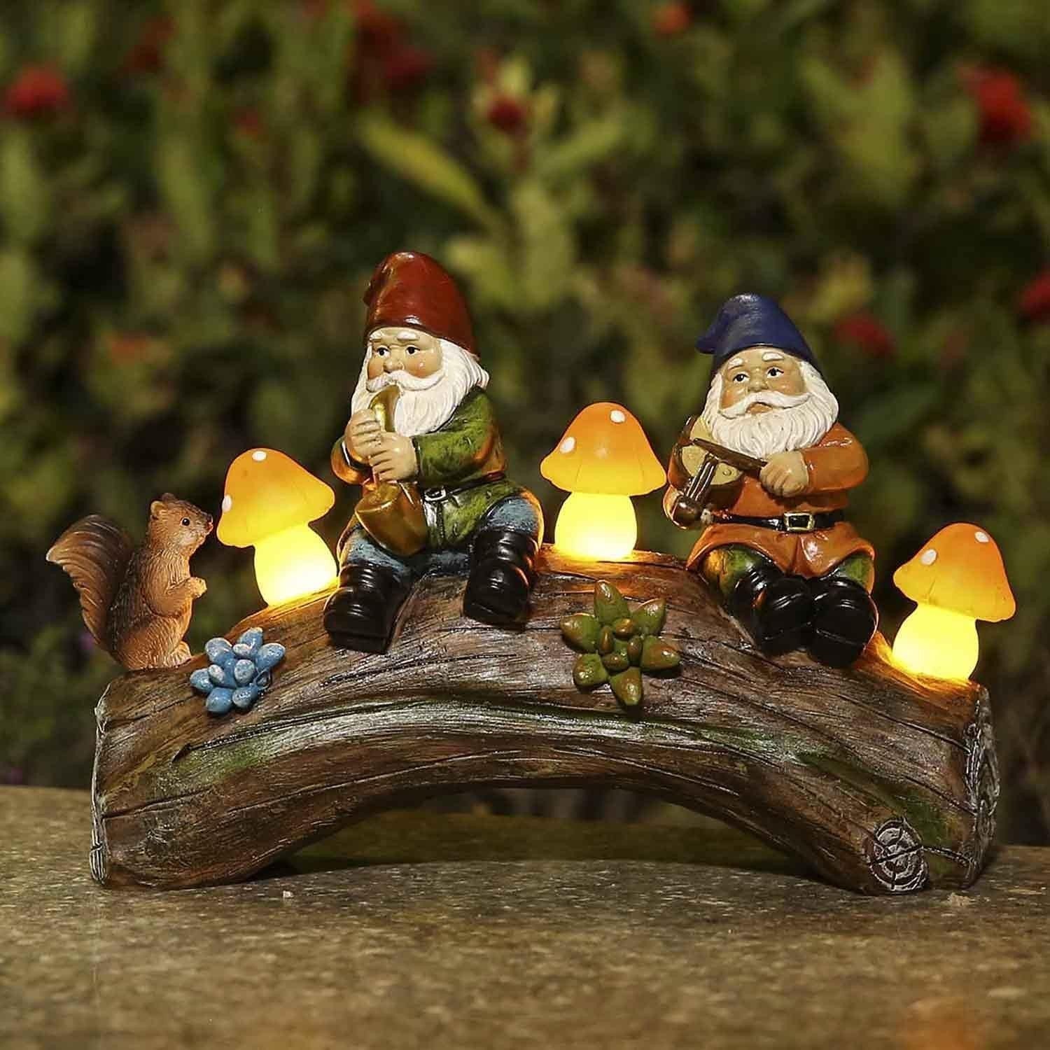 Solar Gnome Garden Ornament with LED Mushrooms Patio Lawn Resin Statue 22.5cm