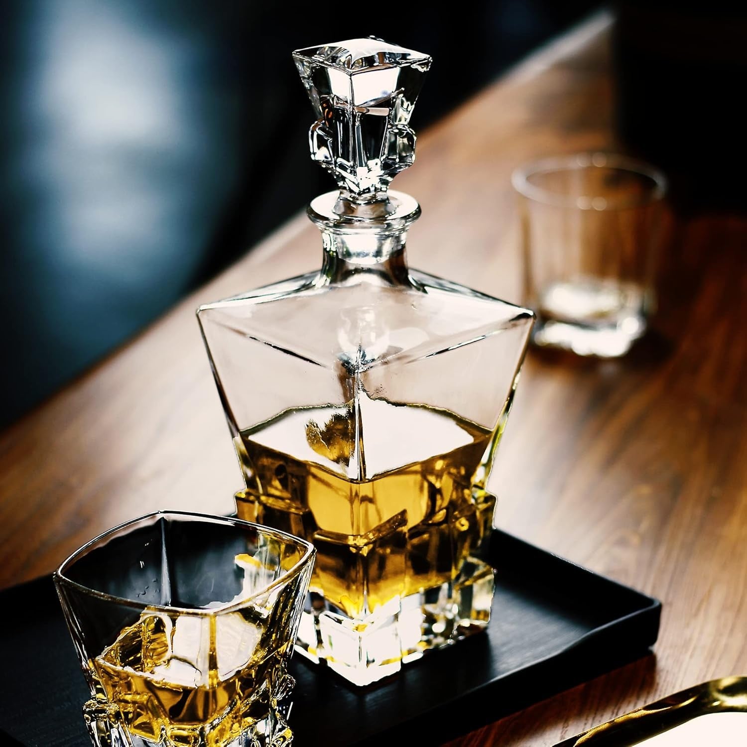 Premium Square Whiskey Decanter 820g Glass 29oz Liquor Bottle with Stopper