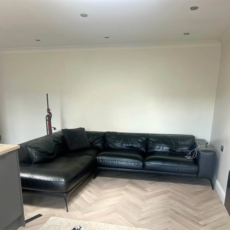 Elegant Black Luxe Leather Corner Sofa (PTP)
