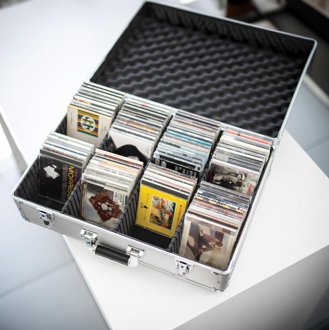 Aluminium CD Storage Case Holds 120 CDs Lockable DJ Flight Box Padded