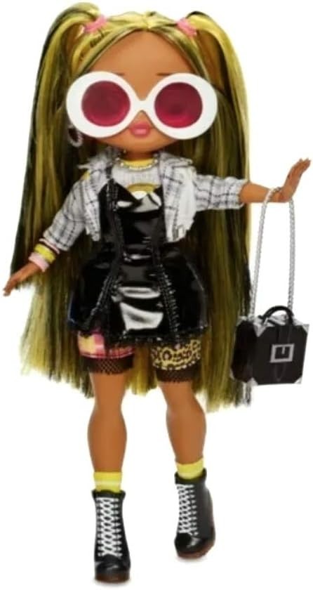 Alt Style Fashion Doll 20 Surprises Articulated Outfit Playset