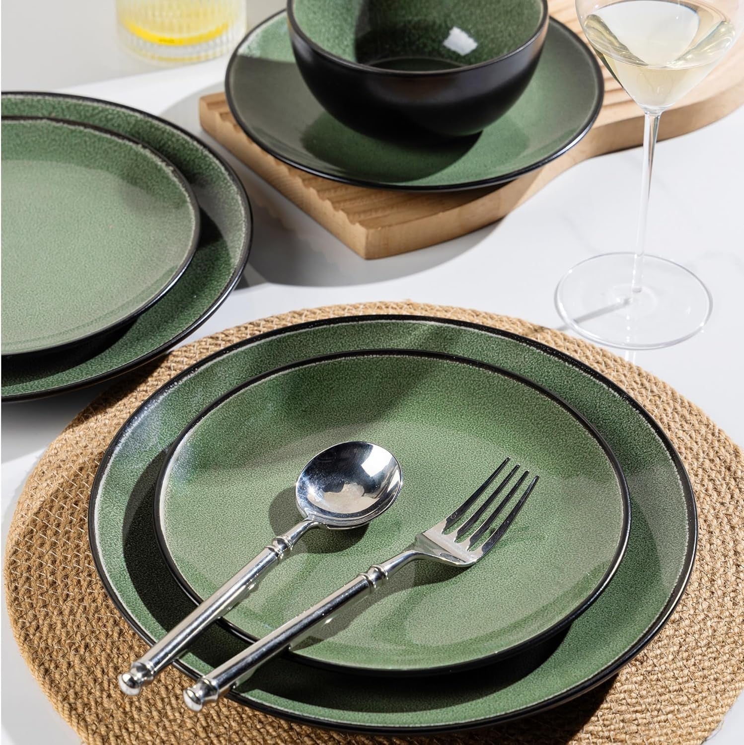 18 Piece Stoneware Dinner Set Plates Bowls Scratch Dishwasher Safe