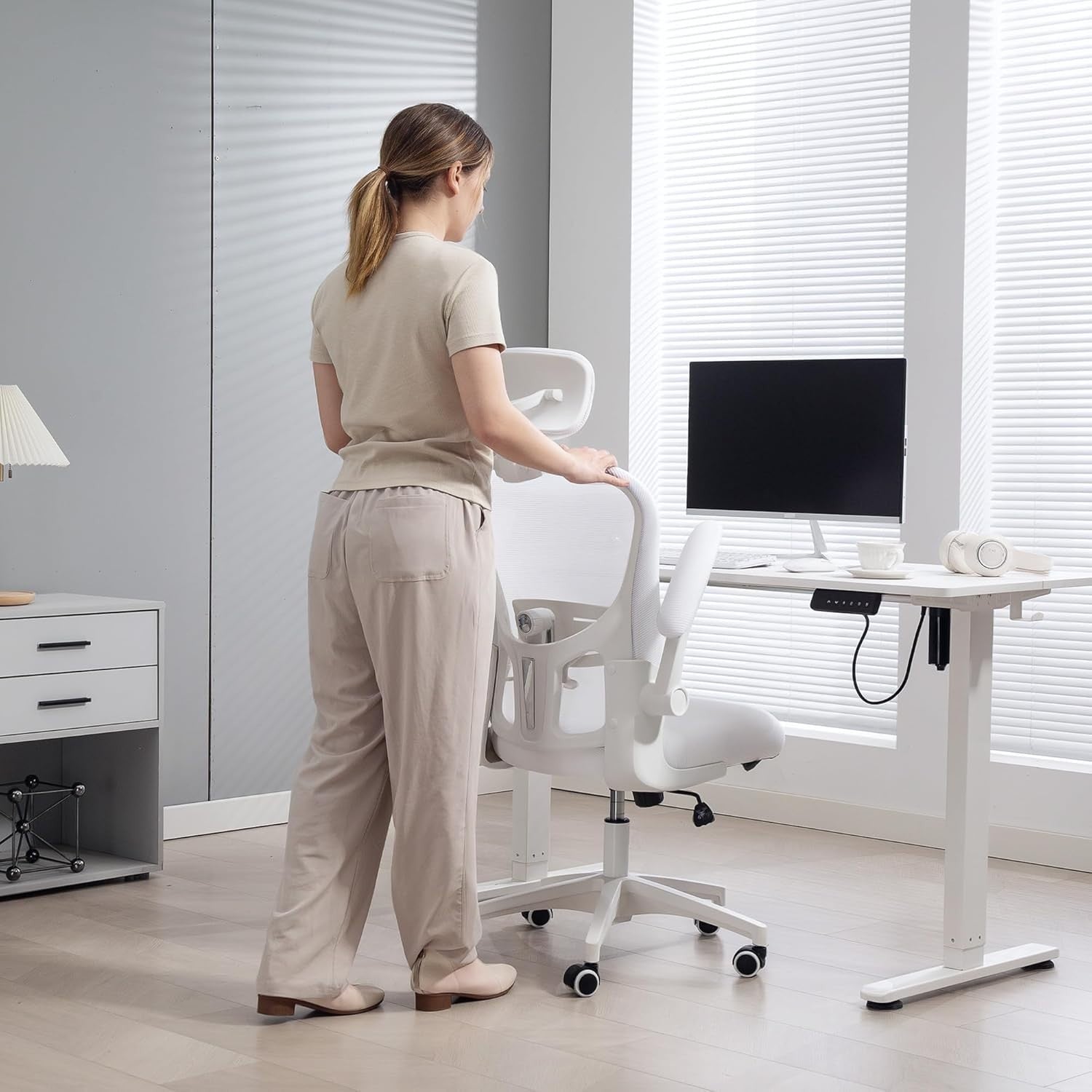 Ergonomic Mesh Office Desk Chair Adjustable Lumbar Headrest Swivel White 120kg L