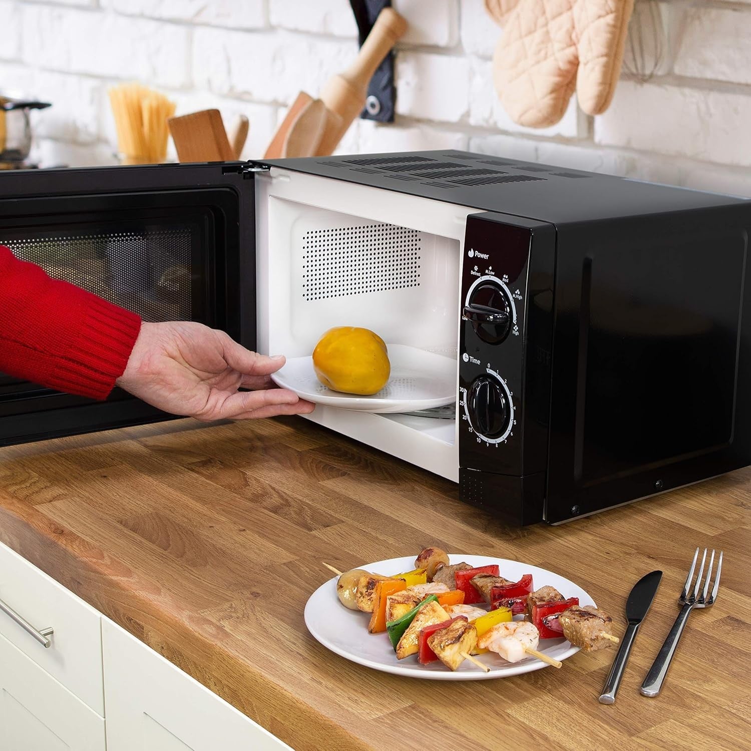 Black 20L Microwave 700W 6 Power Levels Manual Timer