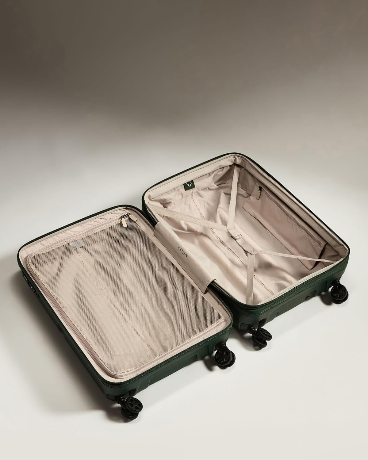 Medium Hard Shell Suitcase Expandable 4 Spinner Wheels TSA Lock 68cm Green