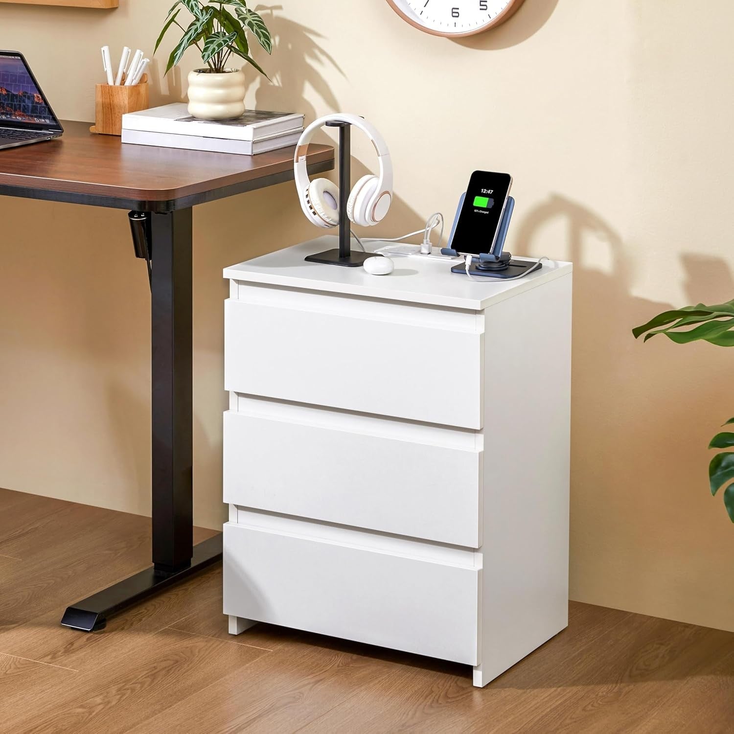 White Bedside Table with Charging Station – Modern 3-Drawer Nightstand with USB