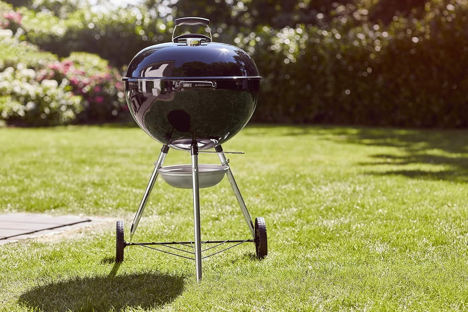 57cm Charcoal BBQ Grill with Chimney Starter Set, Lid Thermometer & Wheels