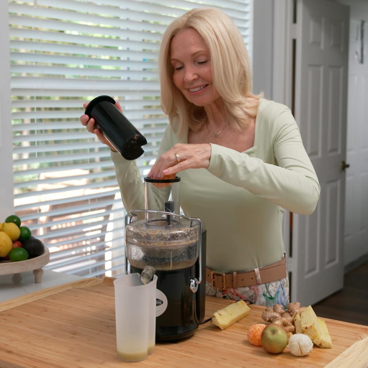 Self Cleaning Juicer 600W 14000RPM Whole Fruit Blender Easy Clean