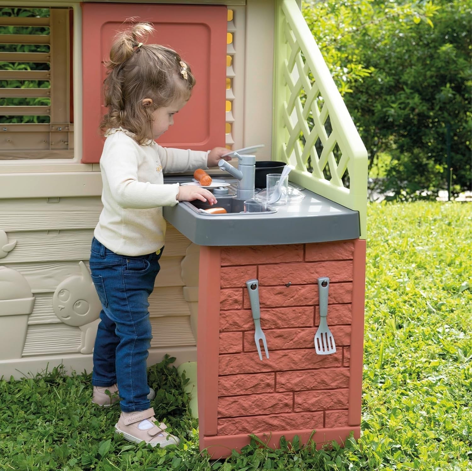 Kids Indoor Outdoor Playhouse with Kitchen Sustainable Plastic Garden House