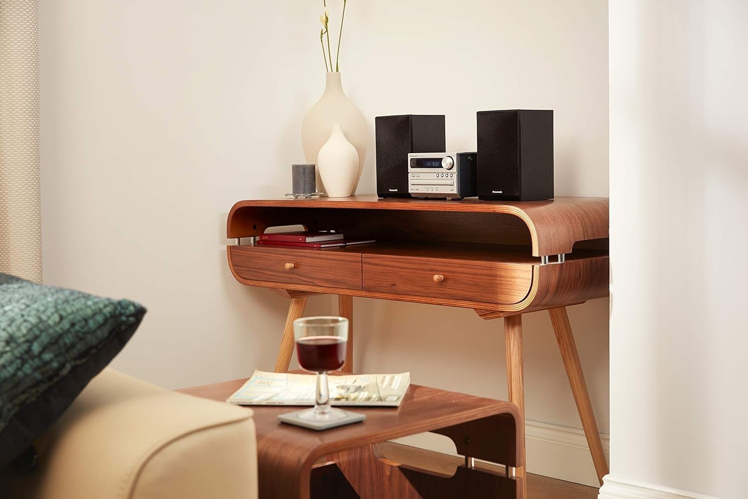 Compact Bluetooth Hi-Fi System with CD DAB Radio USB + Battery Pack