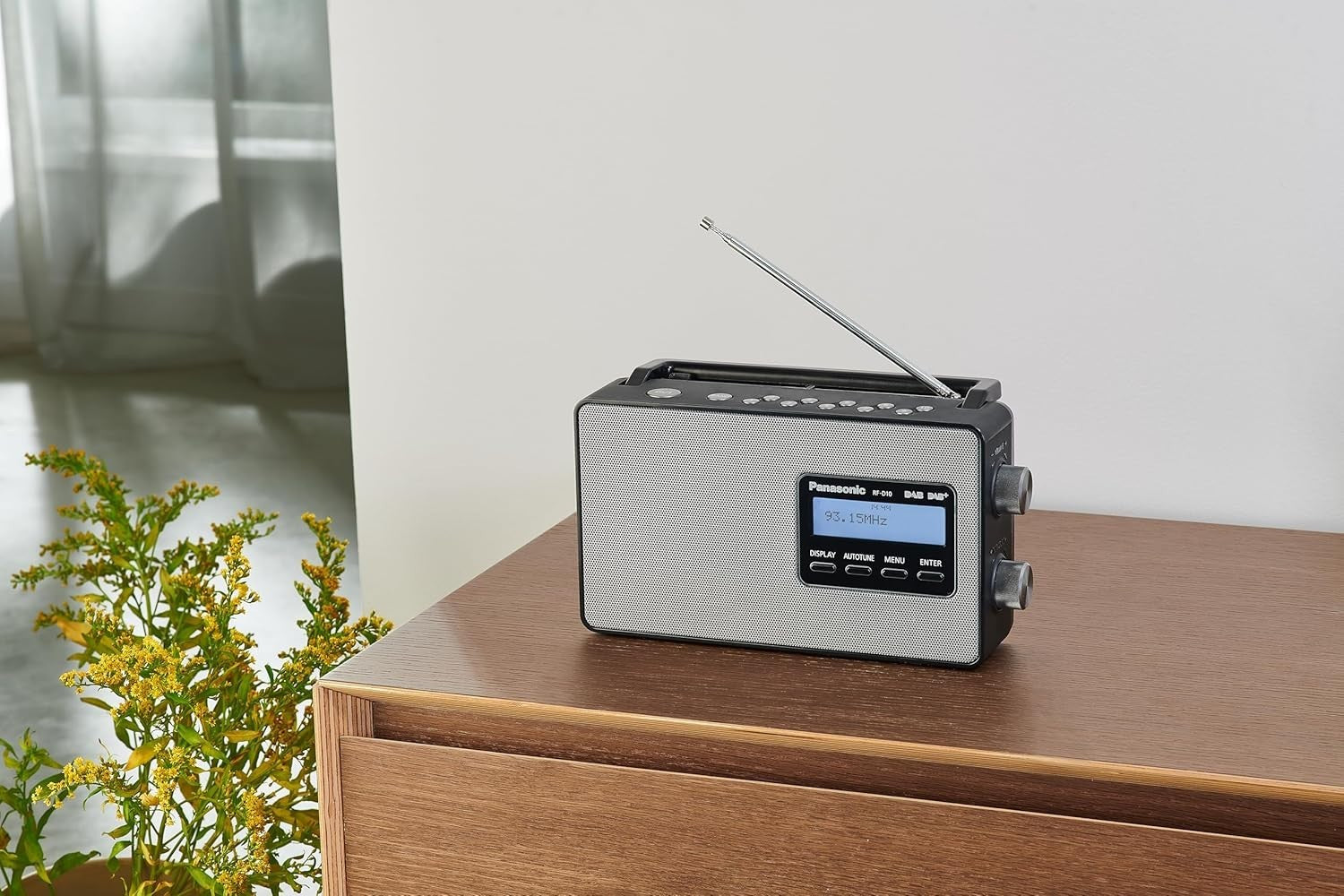 Portable DAB+/FM Digital Radio with 10cm Speaker & AC/DC Power