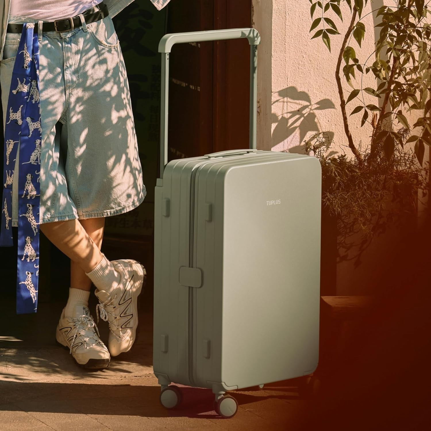 20 Inch Cabin Hard Shell Suitcase 4 Spinner Wheels TSA Lock