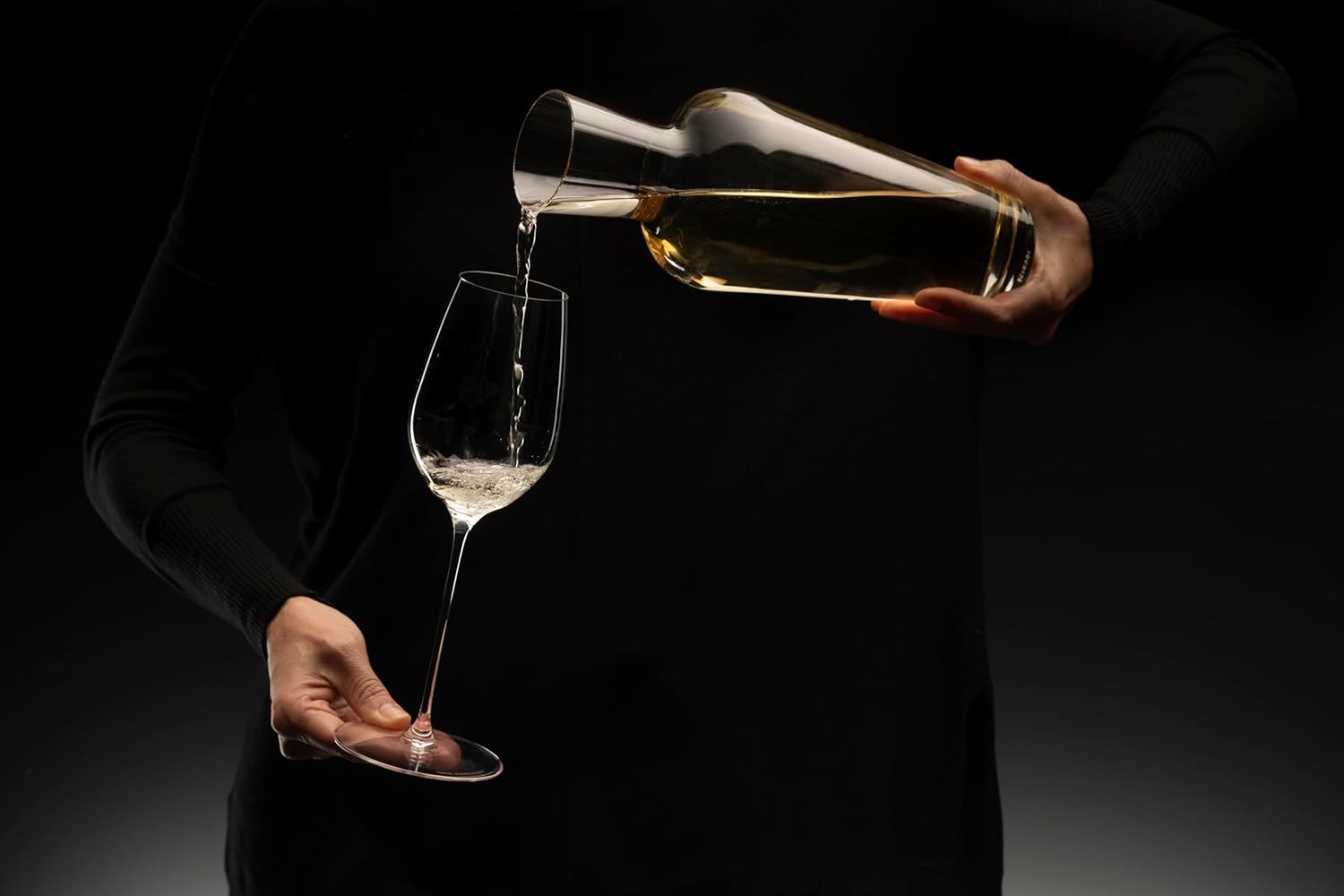 Luxury Crystal Wine Decanter 1200ml – Hand-Blown Clear Glass Aerator Gift