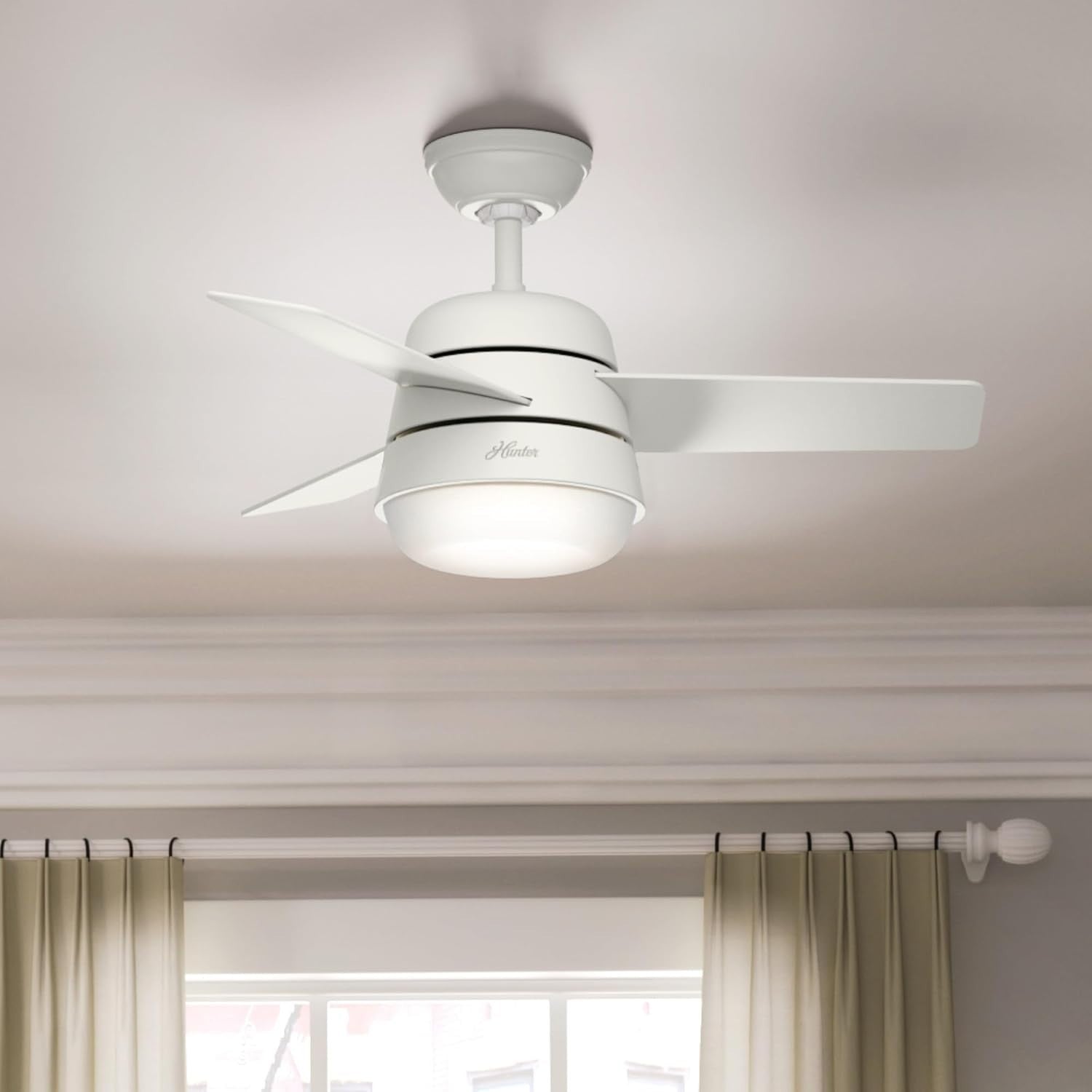 Hunter Finley 36" Ceiling Fan with Light, Remote, 3 Reversible Blades, White