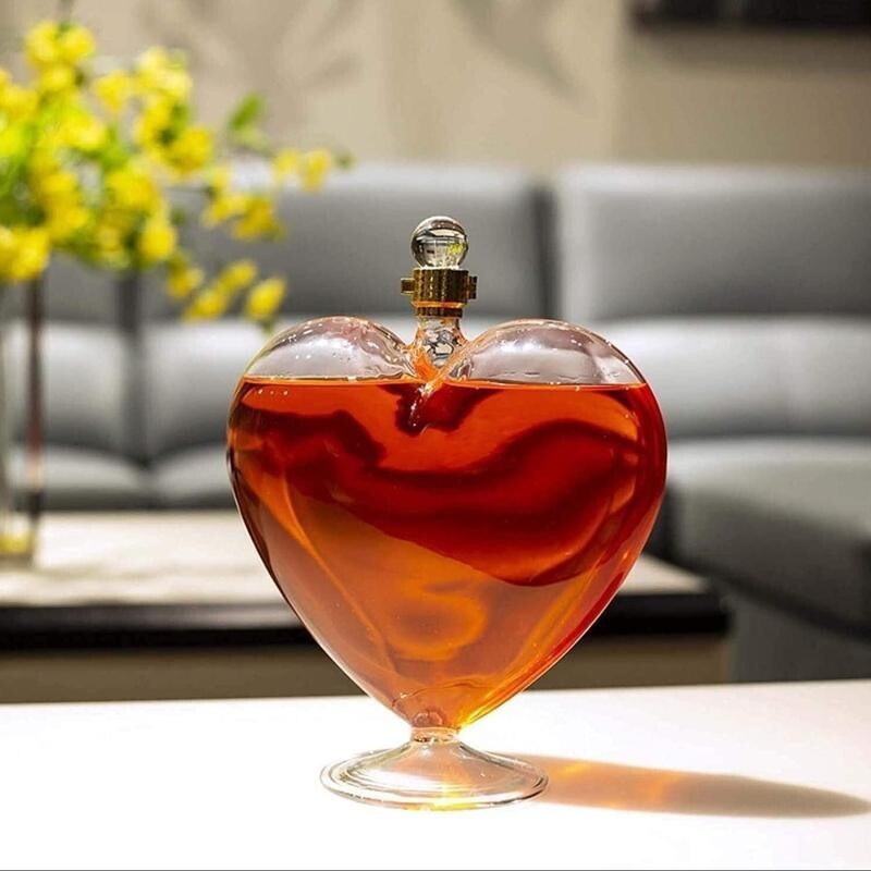Heart Shaped Glass Whiskey Decanter 1000ML | Unique Gift for Him/Her