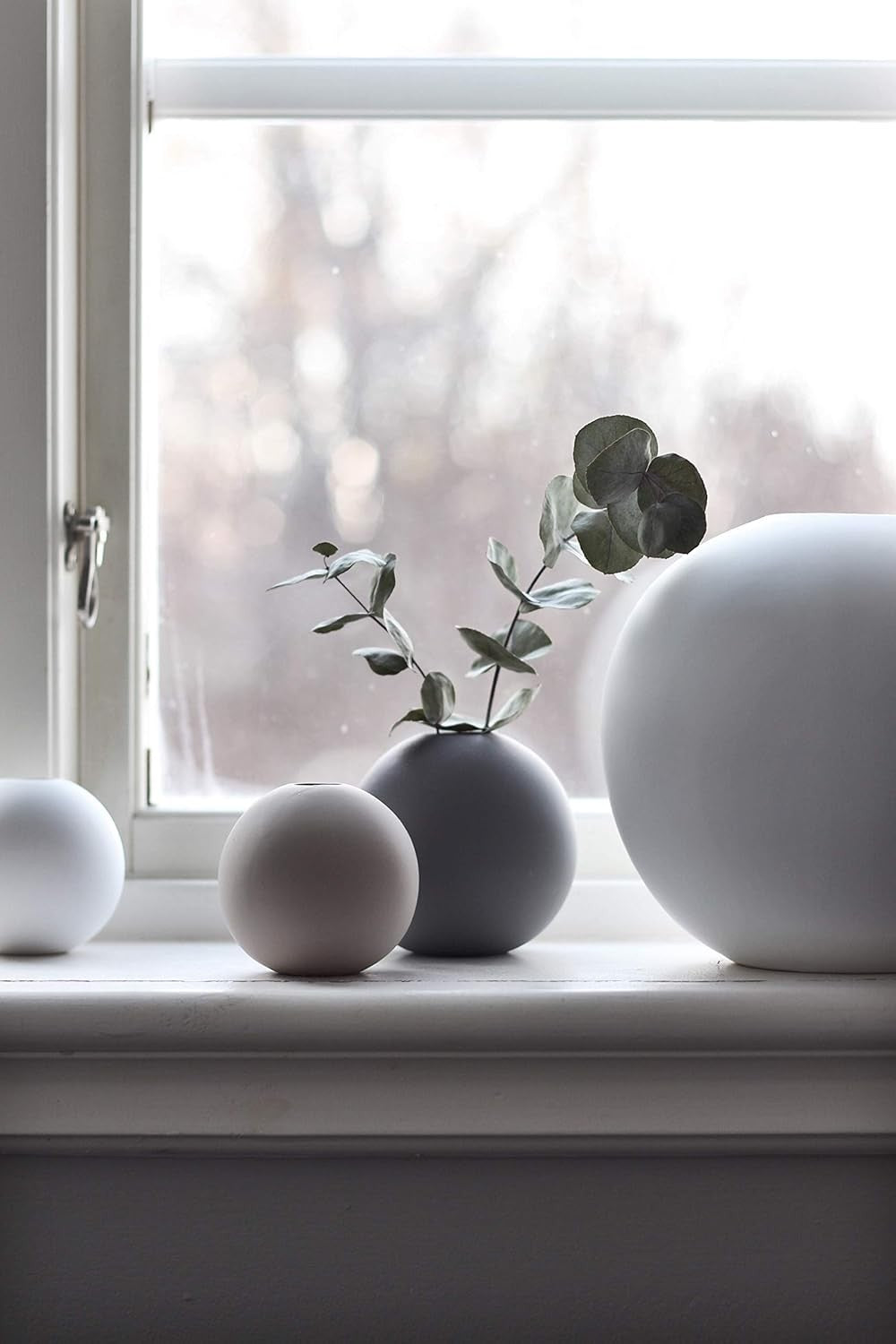 White Ceramic Ball Vase 20cm Modern Round Table Minimal Home Decor