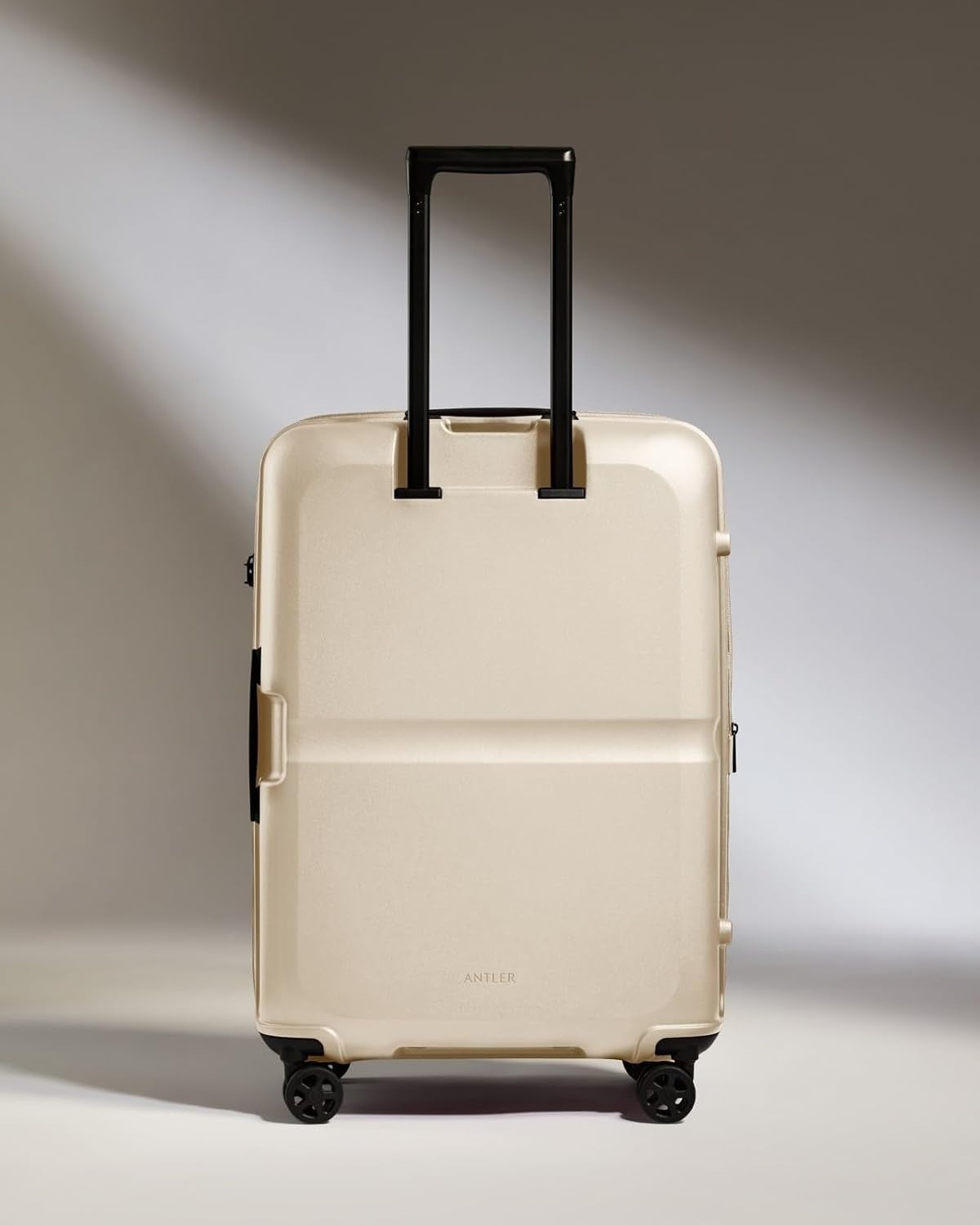 Medium Hard Shell Suitcase Expandable 4 Spinner Wheels TSA Lock 68cm