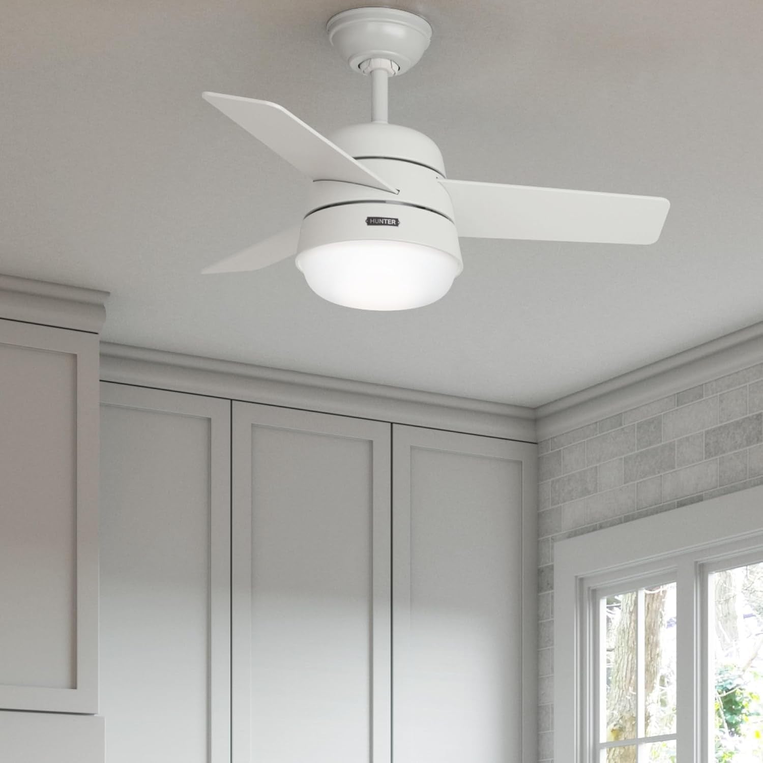 Hunter Finley 36" Ceiling Fan with Light, Remote, 3 Reversible Blades, White