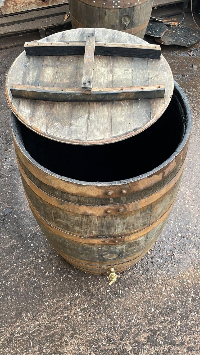 200L Rustic Oak Whisky Barrel Water Butt With Removable Top & Tap